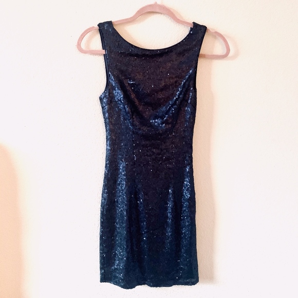 (‼️ SOLD‼️) Lulu’s XS Sequin Bodycon in Navy Blue - Picture 1 of 5